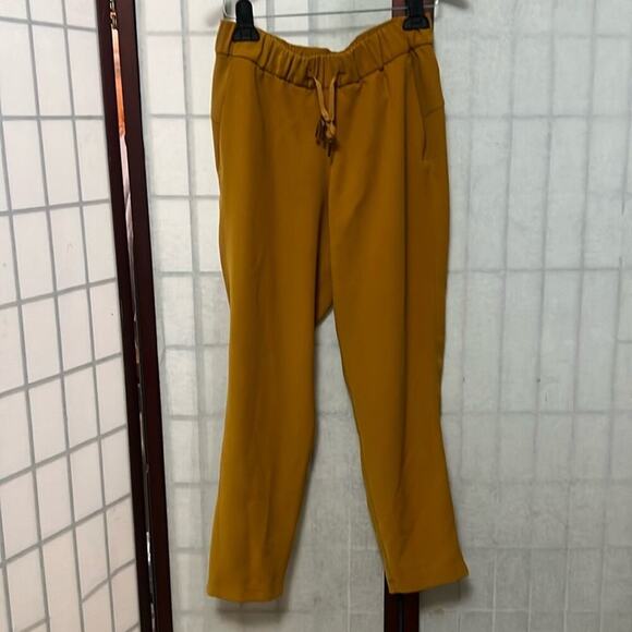 LULULEMON ATHLETICA ON THE FLY GOLD PANTS SIZE‎ 6 - Picture 1 of 4